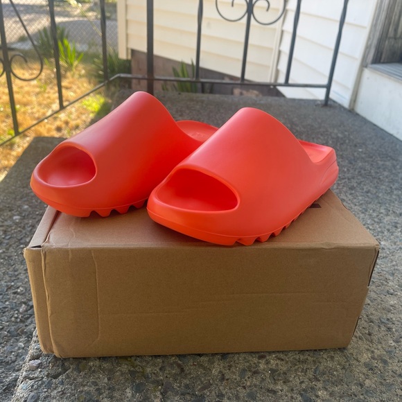 Offer Yeezy slide - Enflame Orange 🥇 - Picture 2 of 5
